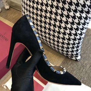 Valentino Rockstud Pumps - Image 6