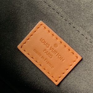 LOUIS VUITTON Metis Bag - Image 3