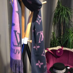 Louis Vuitton scarf - Image 10