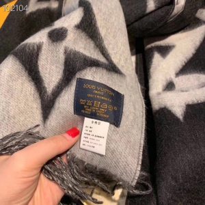 Louis Vuitton scarf - Image 9
