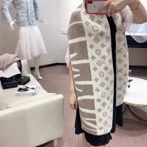 Louis Vuitton scarf - Image 4