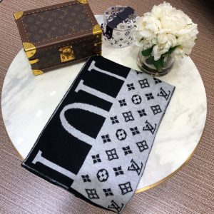 Louis Vuitton scarf - Image 5