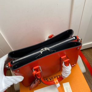 Louis Vuitton TWIST TOTE - Image 9