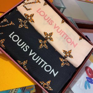 Louis Vuitton scarf - Image 9