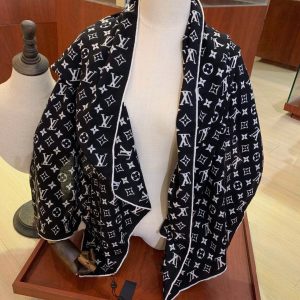 Louis Vuitton scarf - Image 6