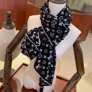 Louis Vuitton scarf - Image 4