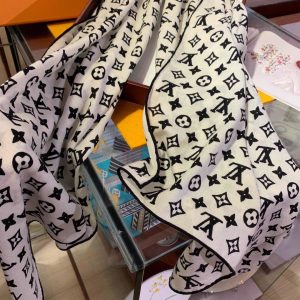 Louis Vuitton scarf - Image 9