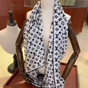Louis Vuitton scarf - Image 4