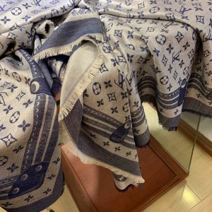 Louis Vuitton scarf - Image 4