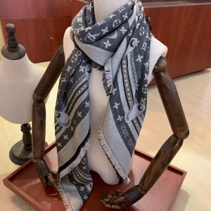 Louis Vuitton scarf - Image 4