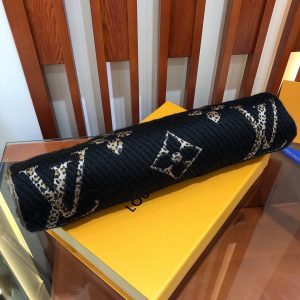 Louis Vuitton scarf - Image 8