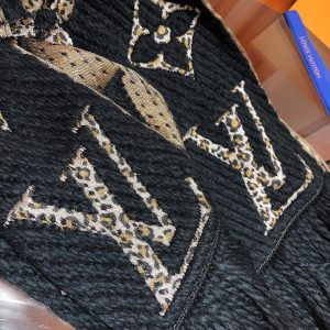Louis Vuitton scarf - Image 4