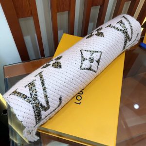 Louis Vuitton scarf - Image 8