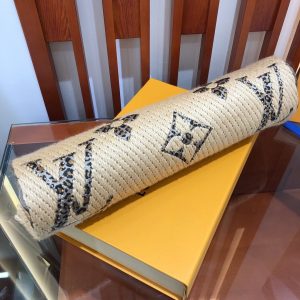 Louis Vuitton scarf - Image 8