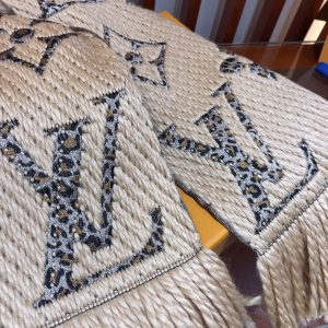 Louis Vuitton scarf - Image 4