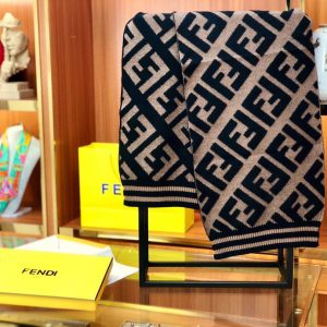 Fendi scarf - Image 3