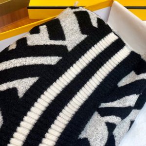 Fendi scarf - Image 6