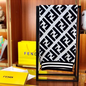 Fendi scarf - Image 4