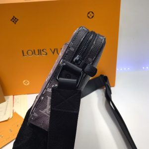 LOUIS VUITTON VOYAGE shoulder bag - Image 8