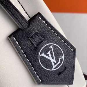 LOUIS VUITTON Backpack - Image 5