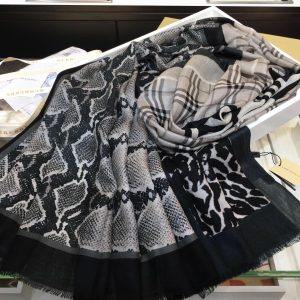 Burberry Scarf - Image 8