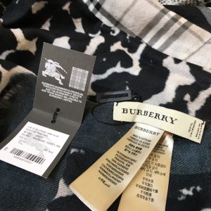 Burberry Scarf - Image 7