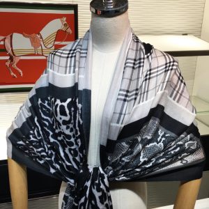 Burberry Scarf - Image 3