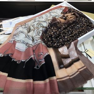 Burberry Scarf - Image 8