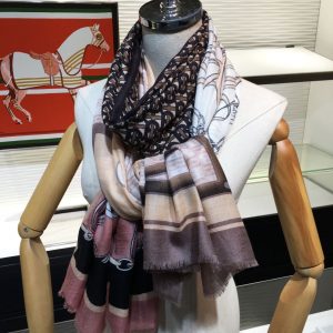 Burberry Scarf - Image 5