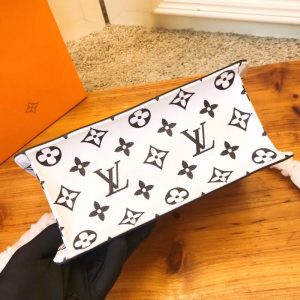 Louis Vuitton Wynwood - Image 8