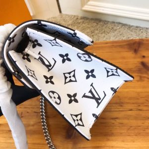 Louis Vuitton Wynwood - Image 9