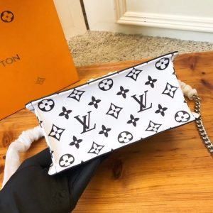 Louis Vuitton Wynwood - Image 8