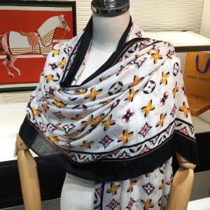 Louis Vuitton Scarf - Image 3