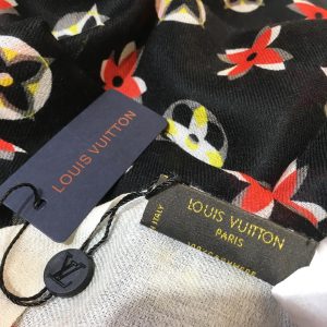 Louis Vuitton Scarf - Image 10