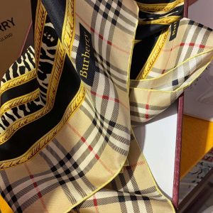 Burberry Scarf - Image 8