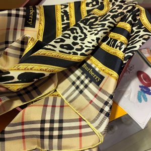 Burberry Scarf - Image 7