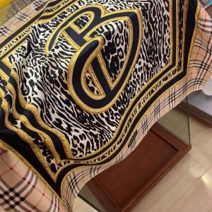 Burberry Scarf - Image 5