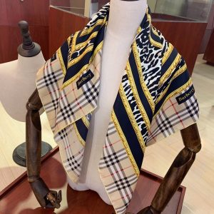 Burberry Scarf - Image 4