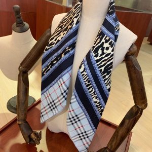 Burberry Scarf - Image 4