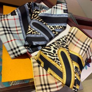 Burberry Scarf - Image 3