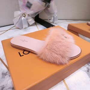 LOUIS VUITTON Mink Slippers - Image 6