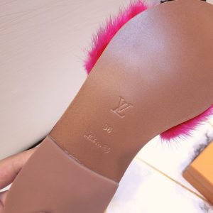 LOUIS VUITTON Mink Slippers - Image 3