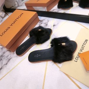 LOUIS VUITTON Mink Slippers - Image 7