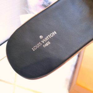 LOUIS VUITTON Mink Slippers - Image 4