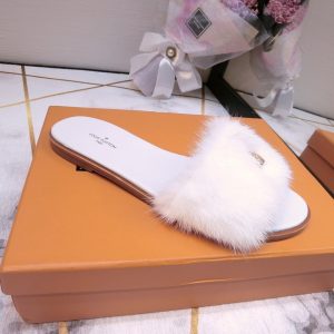 LOUIS VUITTON Mink Slippers - Image 6