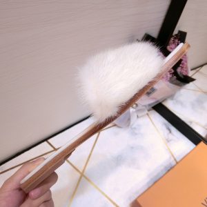 LOUIS VUITTON Mink Slippers - Image 3