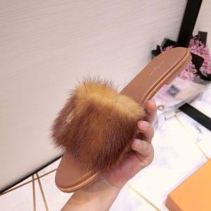 LOUIS VUITTON Mink Slippers - Image 7