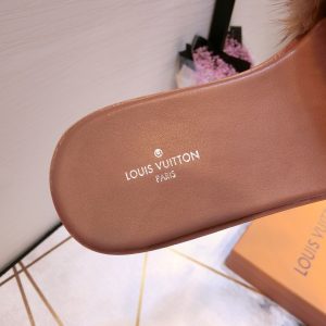 LOUIS VUITTON Mink Slippers - Image 4