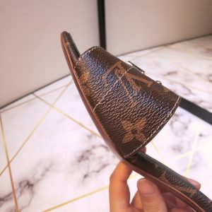 LOUIS VUITTON Lock Sandals - Image 4