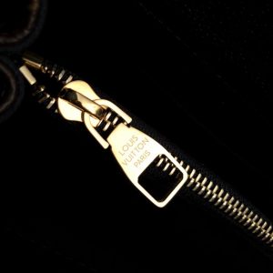 Louis Vuitton Venus Handbag - Image 8